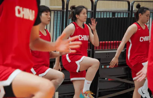 中国篮球之队：夏训第一周结束，张子宇因为高反还在适应