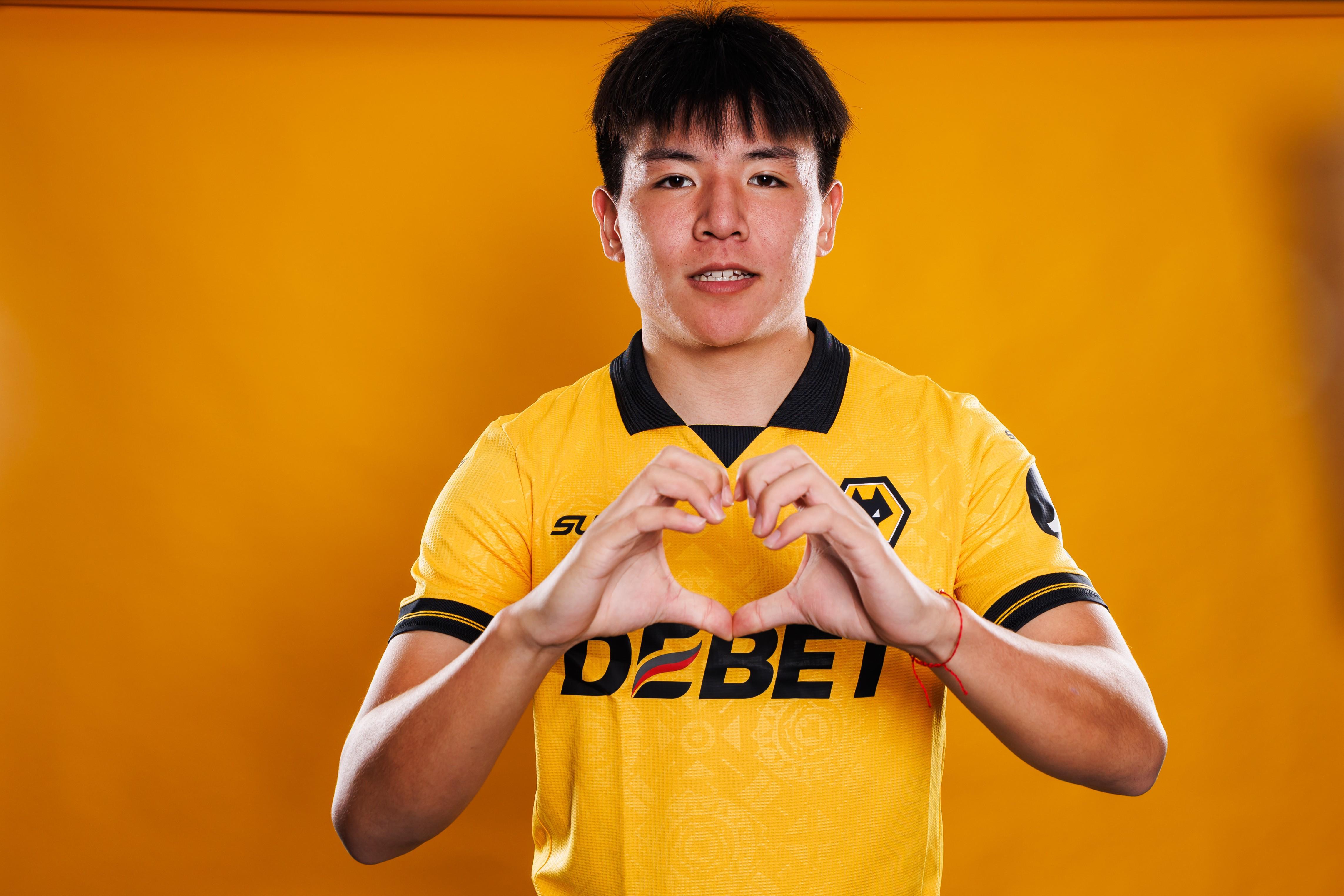 足球推荐-官方公告显示徐彬加盟的是巴恩斯利U21，并将同时效力狼队U21